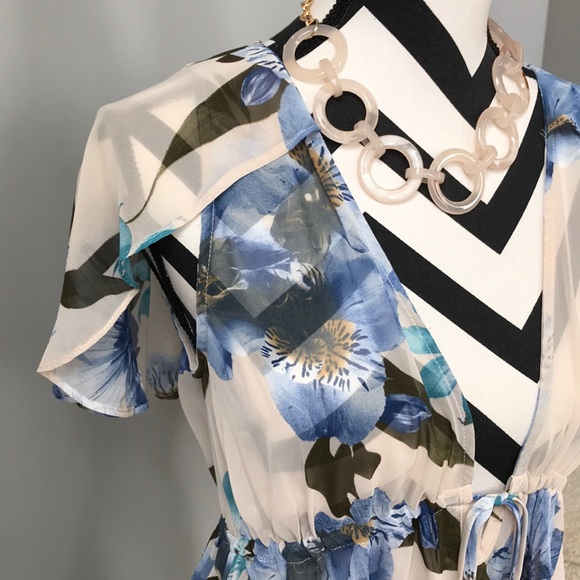 Floral Flutter Sleeve Top - Picture 2 of 6